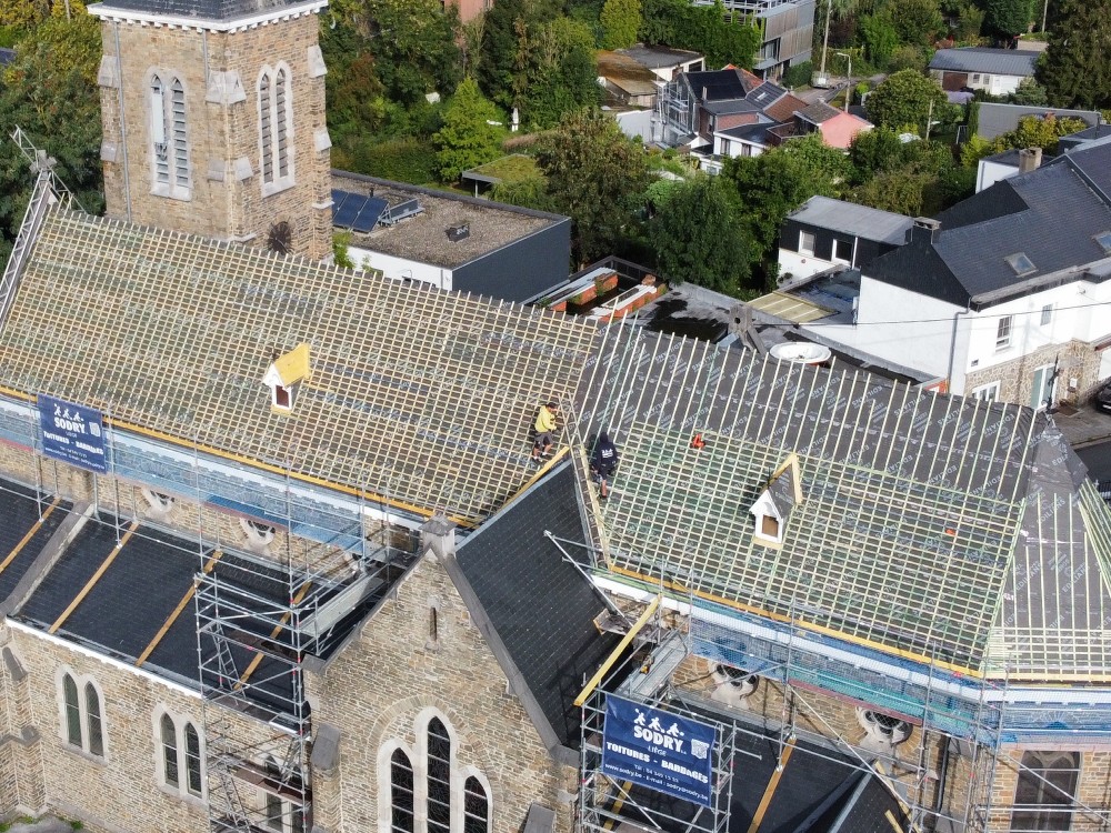 Sodry vous présente sa rénovation de la toiture de l'église d'Embourg en province de Liège.