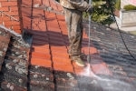 Nettoyage et démoussage de toiture : tous nos conseils pour votre habitation à Liège